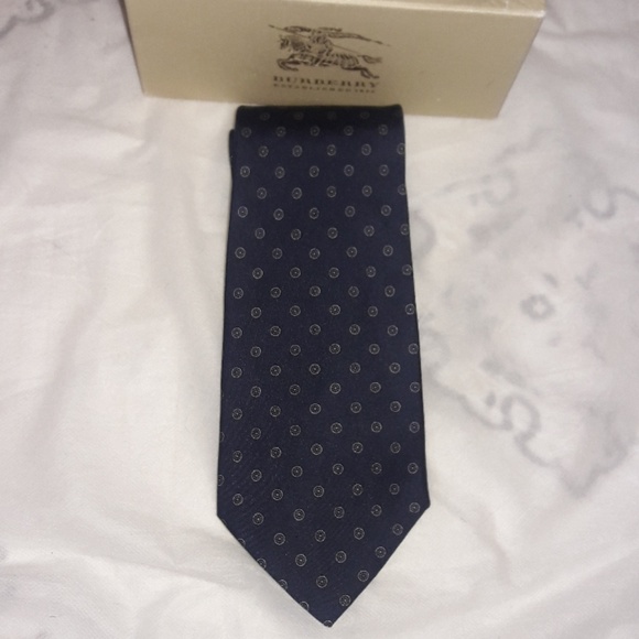 Burberry tie - Picture 4 of 5